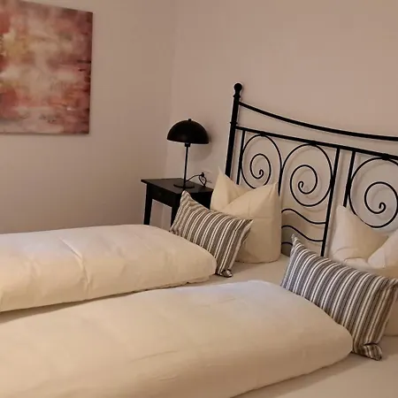 Shelley Apartment *